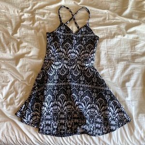 Black and white printed kids dress. Brand:Abercrombie Size:XL (16)